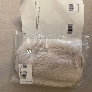 Lululemon everywhere belt bag fleece ivory/white brand new